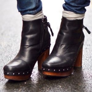 VIA SPIGA Black Leather Wood Heel Ankle Booties